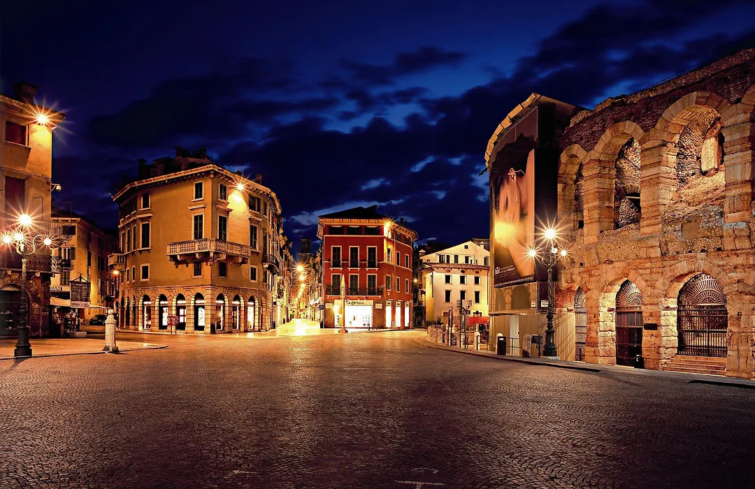 Escalus Luxury Suites Verona-1